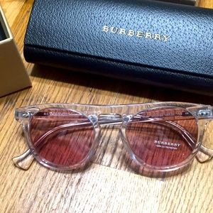 Burberry Sunglasses / sun glasses